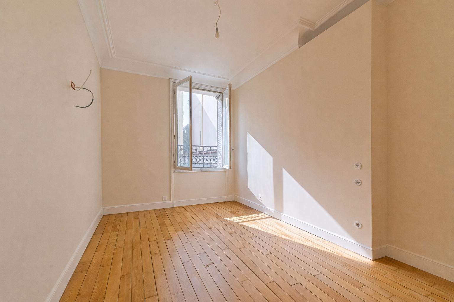 appartement 4 Pièces en vente sur LEVALLOIS PERRET (92300)